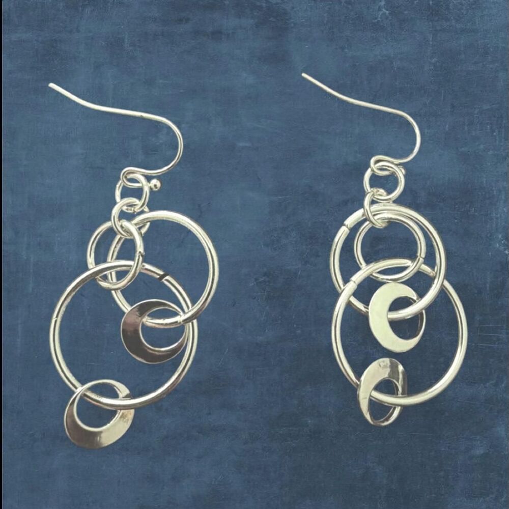 ꧁ᬊᬁ y2k style silver dangle earrings ᬊ᭄꧂
